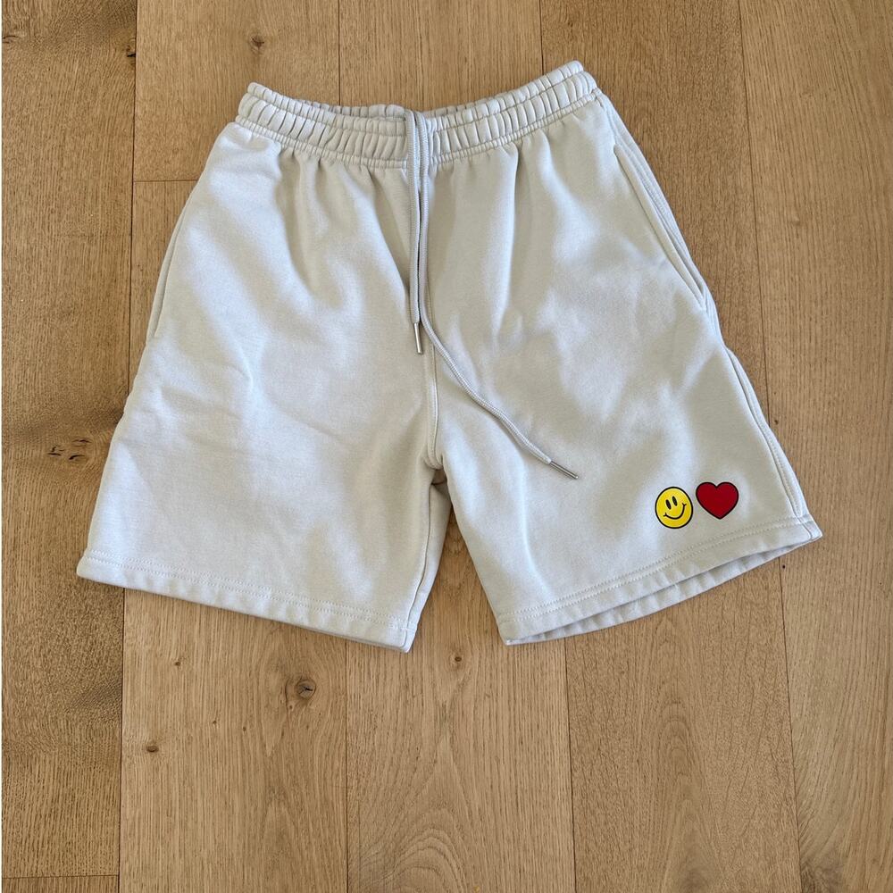 Facile - Smiley Heart Lounge Shorts in Beige